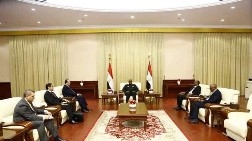 عباس كامل وحمدون